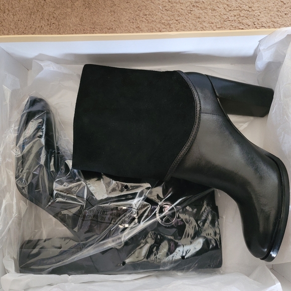 Michael Kors Fulton Bootie - Picture 3 of 3